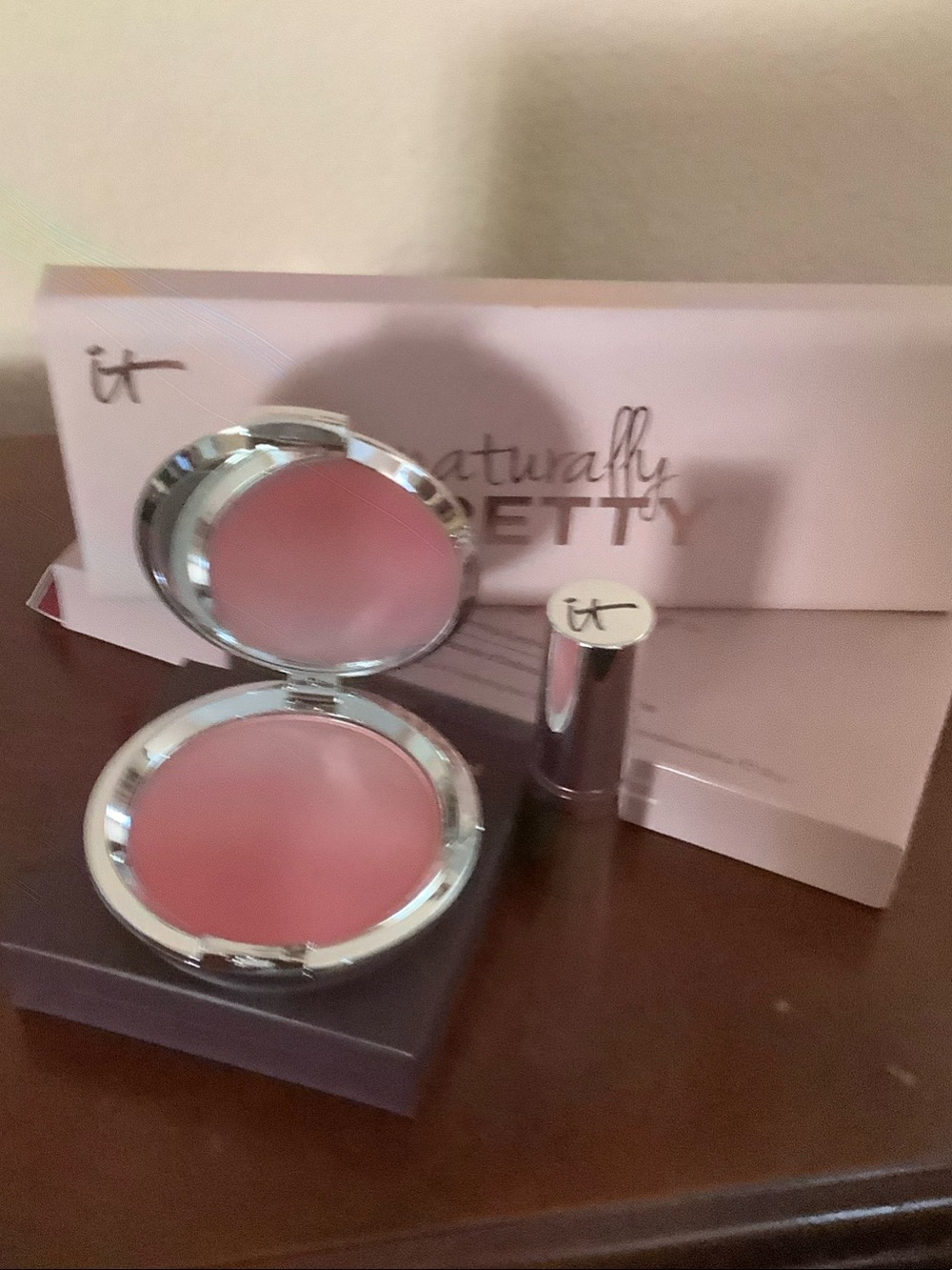it cosmetics Eyeshadow Palette in Rose Gold and Silver Packaging